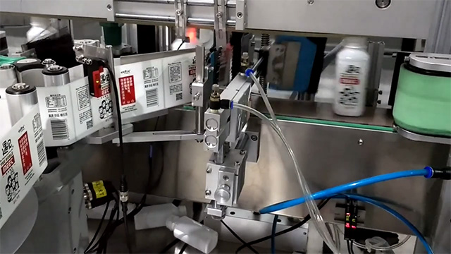 2 Seite Aufkleber Papier Etikettiermaschine für quadratische Flasche (ein Etikett / zwei Seiten)
