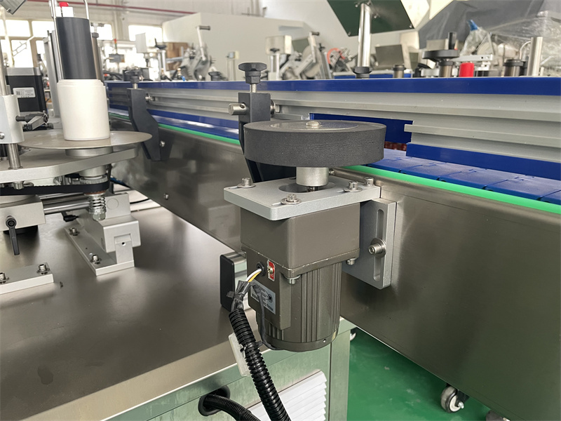 Bottle separation correction mechanism