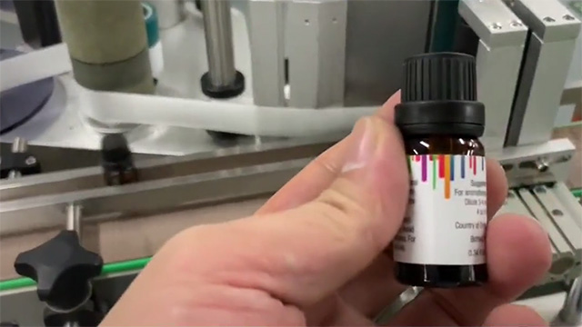 Hochpräzise Etikettiermaschine für kleine Flaschen