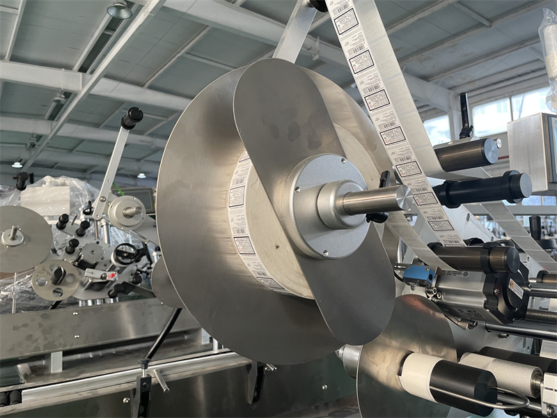 Label roller device