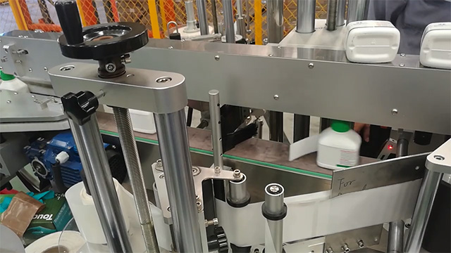 PET-Etikettiermaschine für quadratische Flaschen