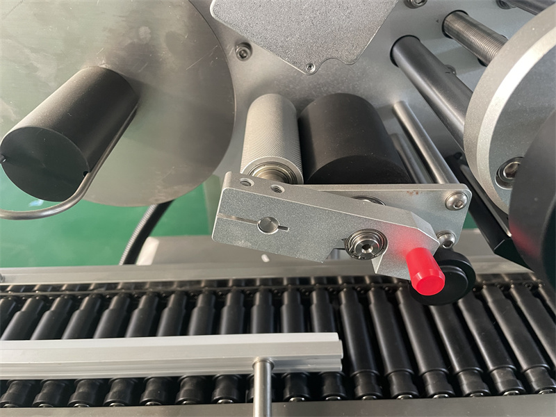 Pull label mechanism