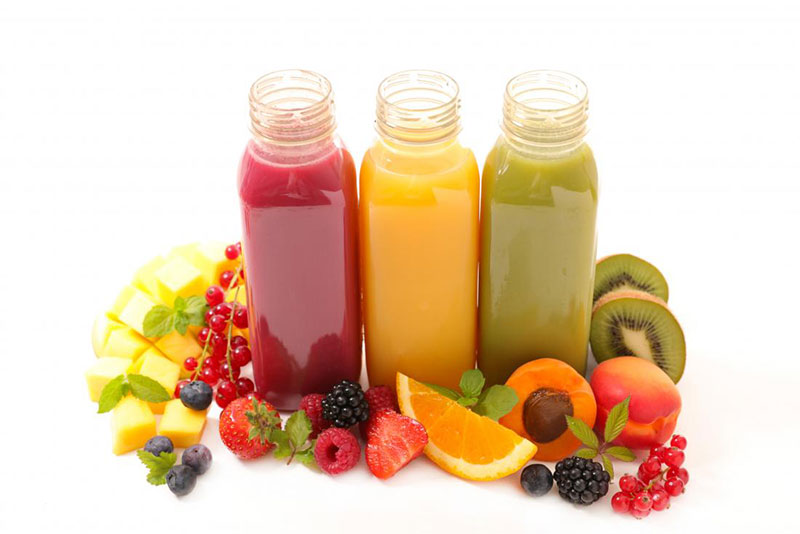 Flaschen mit Fruchtsaft
